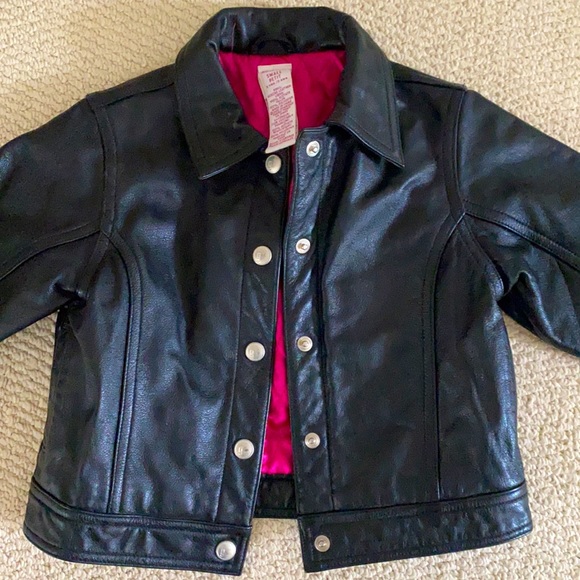 Girls Gymboree Leather Jacket. Nice pink lining. Size: Small. 3 years. - Picture 2 of 3